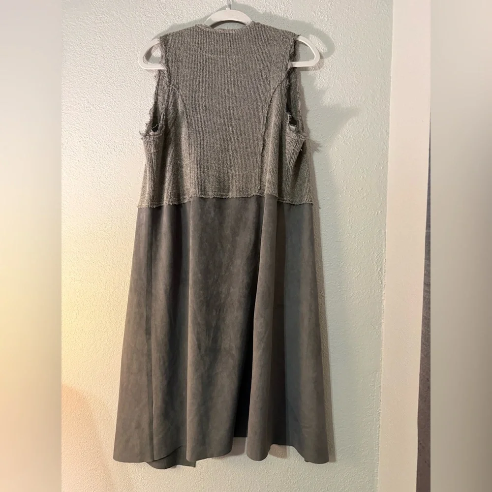 Vocal Charcoal Knit Vest - Picture 5 of 8